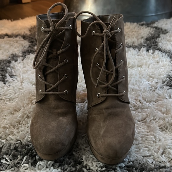 Taupe suede lace up platform booties - Picture 2 of 8